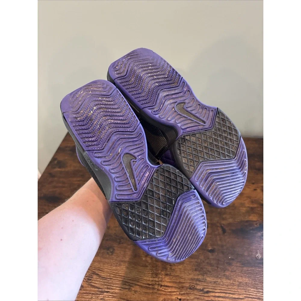 Nike Men's Black Purple and Gold Athletic Shoes